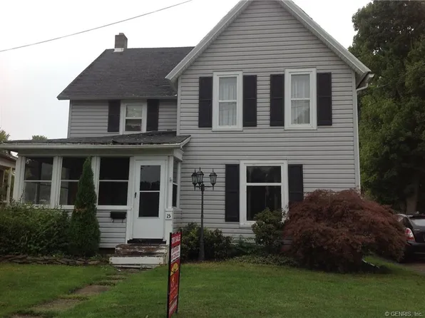 15 Benedict St, Perry, NY 14530