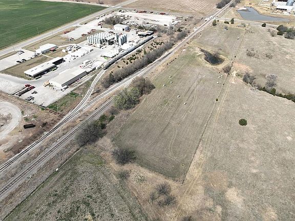 4th image of 6 E Dutton Rd