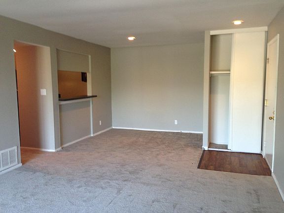 3rd image of 640 Turtle Creek Dr APT E