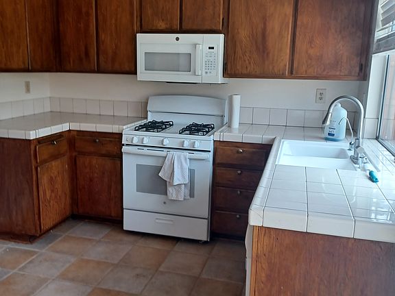 2nd image of 2946 Mad River Ln