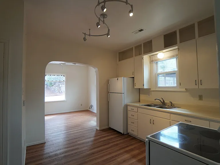 824 Midland Ave #A — Photo 4