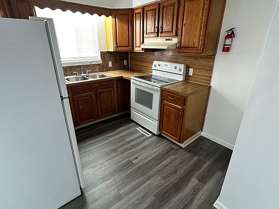 3rd image of 2905 Reynolds St