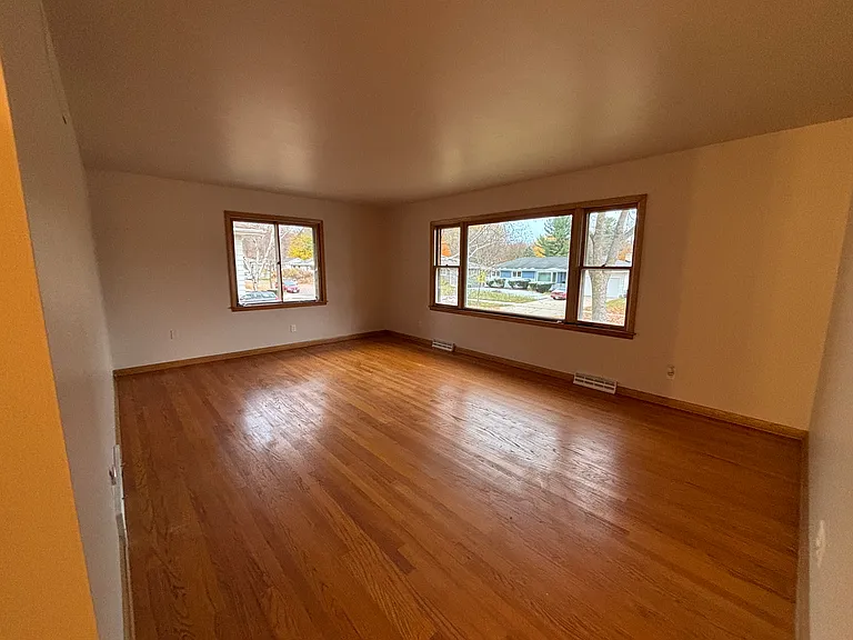 4806 Goldfinch Dr — Photo 8