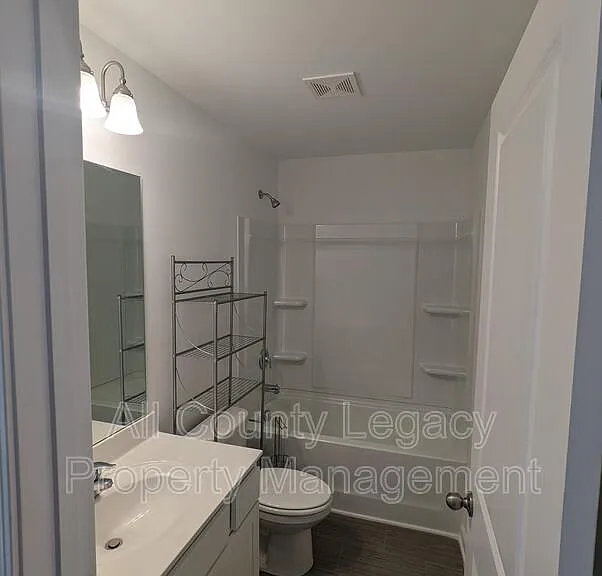 1100 Lossie Ln — Photo 9