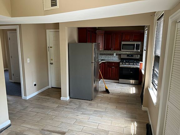 4th image of 13 Crawford St #3