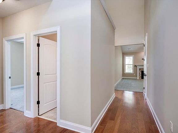 4th image of 4124 Chastain Dr