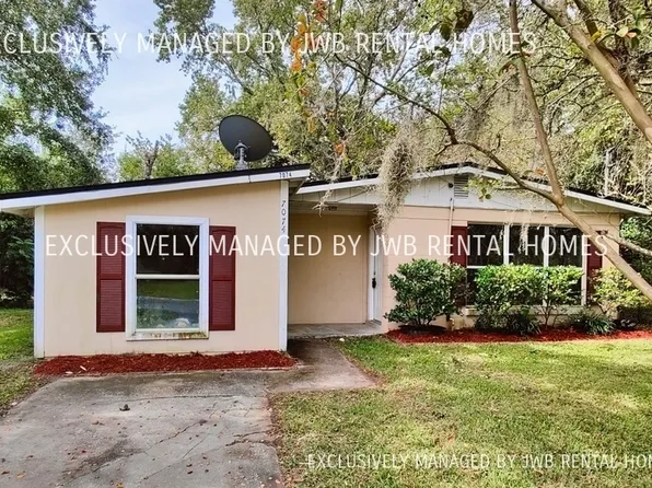 7074 Red Robin Dr, Jacksonville, FL 32210