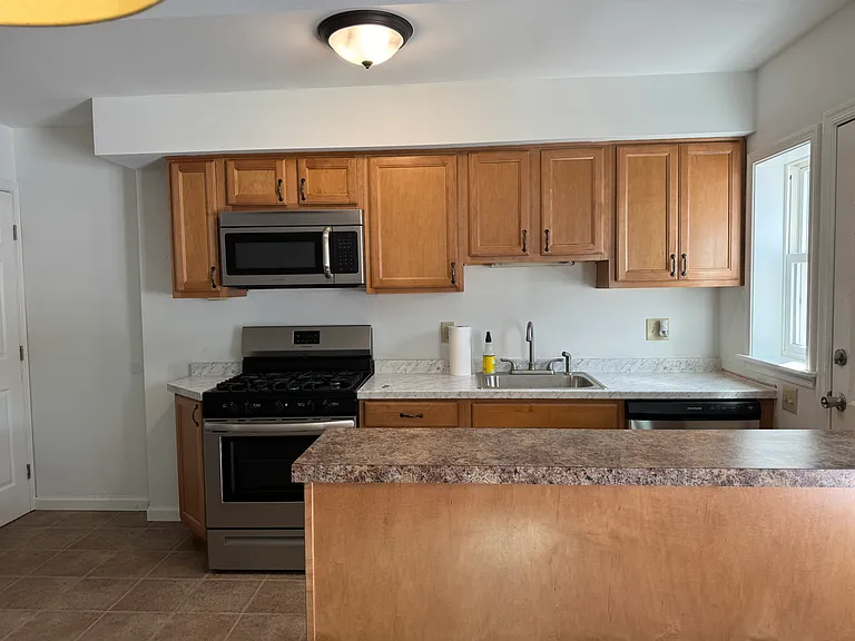 554 Hand Ave — Photo 6
