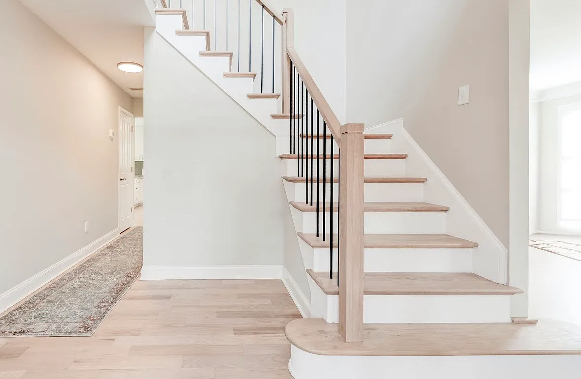 5 bed, 4196 sqft, $4,800 — Photo 3