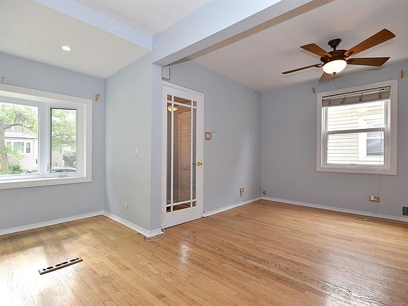 3rd image of 3626 N Olcott Ave
