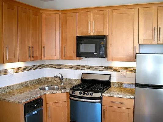 Rented by Rapid Realty Cobble Hill | media 38
