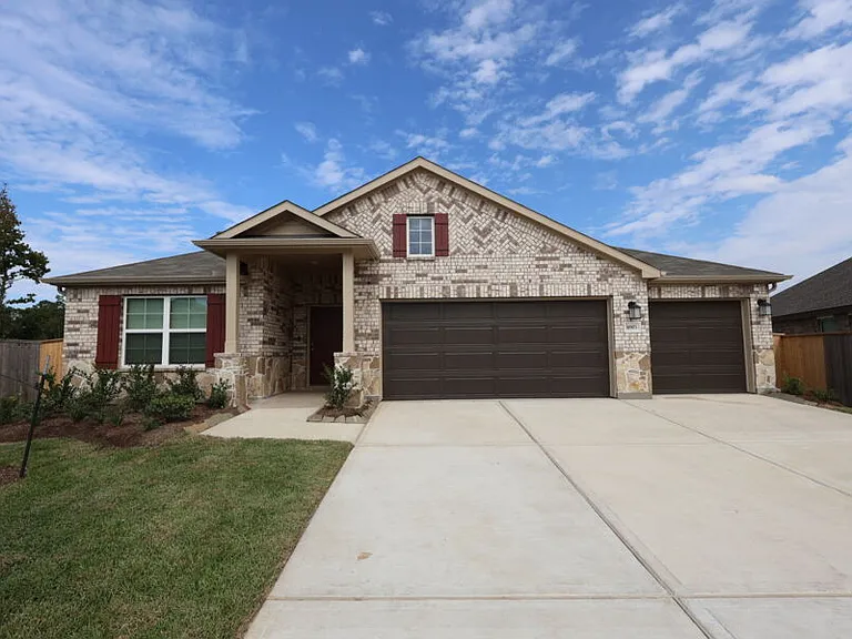 Pin Cherry Leaf Dr — Photo 5