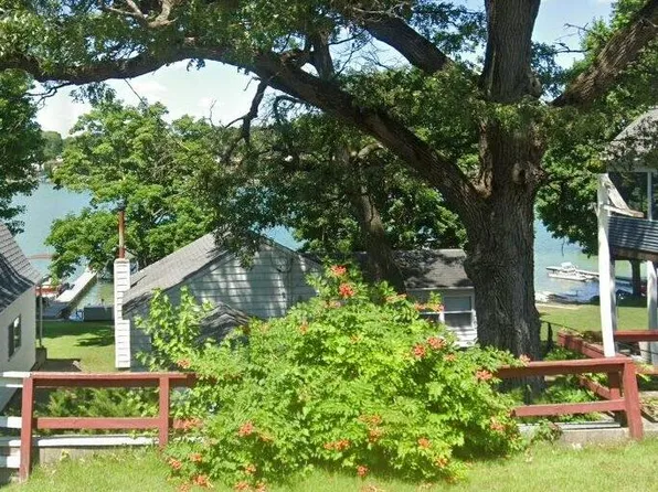 593 Bluff Dr, Middleville, MI 49333