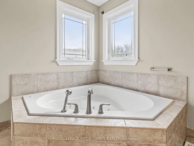 1009 Crestwood Dr — Photo 20
