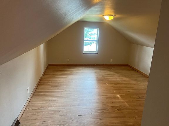 3rd image of 1006 N 10th Ave