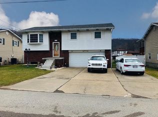 414 W Brentwood Ave, Moundsville, WV 26041