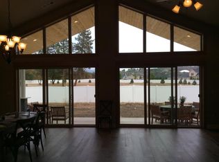 216 Sandpines Dr, Eagle Point, OR 97524