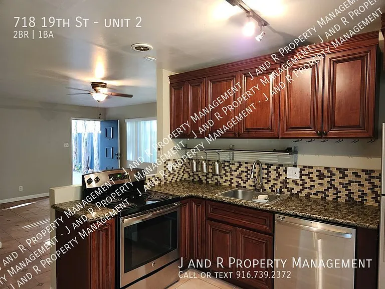 718 19th St #2 — Photo 1