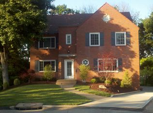 1045 Lyndhurst Dr, Pittsburgh, PA 15206