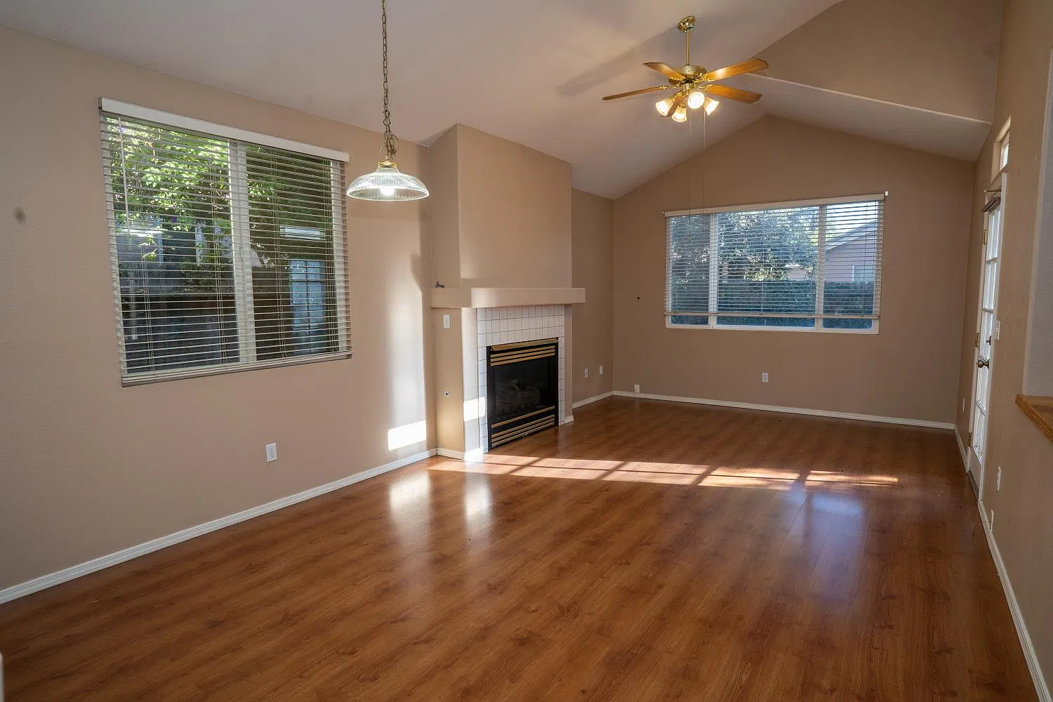 3 bed, 1735 sqft, $2,400 — Photo 4