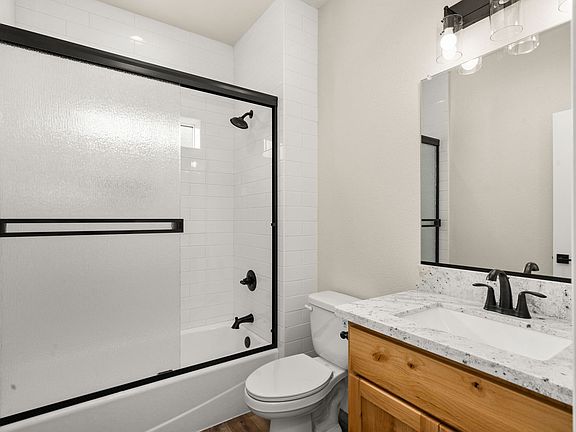 3rd image of 1122 W Sacramento Ave #1