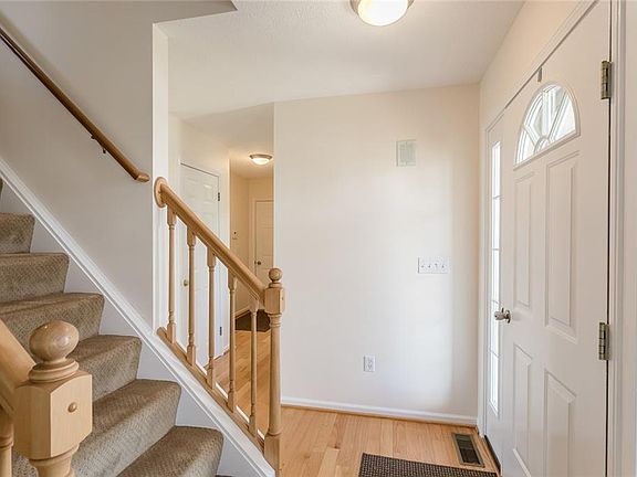 3rd image of 1543 Meadowbrook Ln