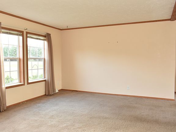 2nd image of 1055 Essex Dr