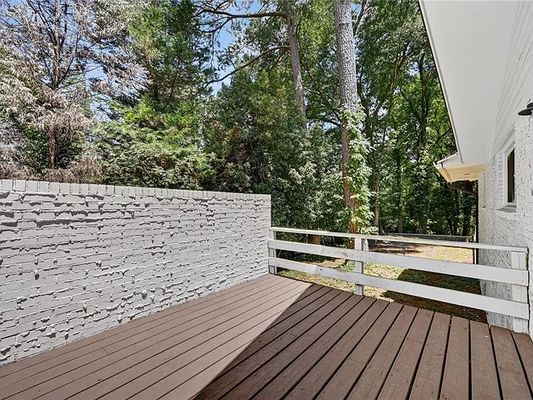 1714 S Johnson Ferry Rd NE — Photo 21