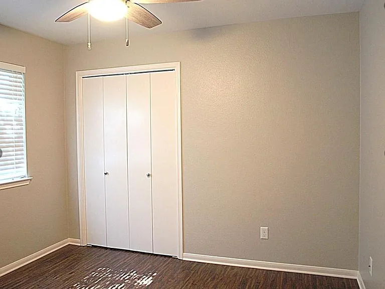 2200 Larston Ln — Photo 12