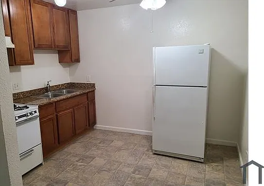 1220 Dana Dr #V — Photo 7