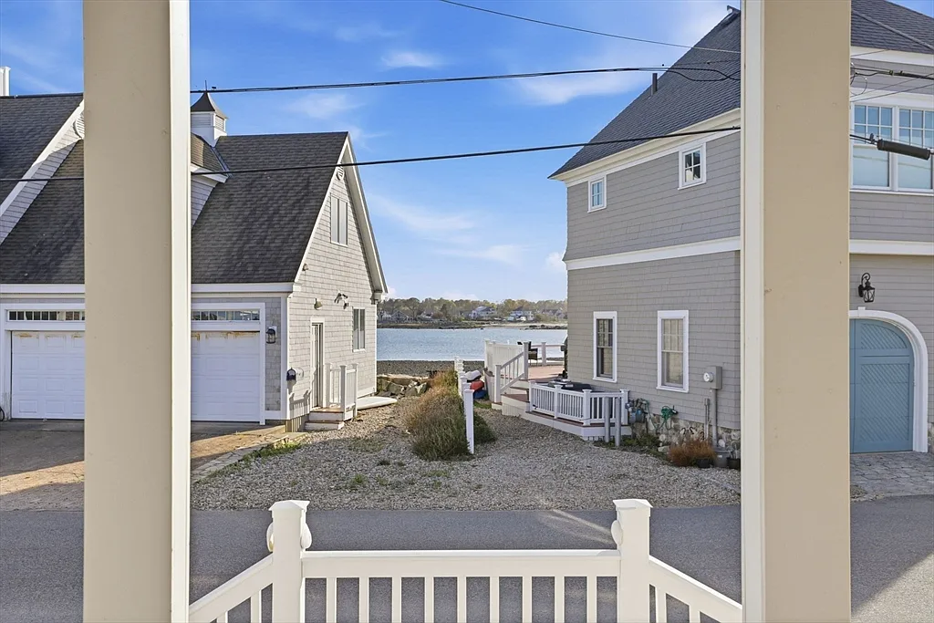 3 bed, 2.0 bath, 1710 sqft, $4,000 — Photo 2