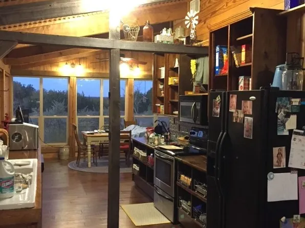 2911 Sulphur Wells Rd, Salado, TX 76571