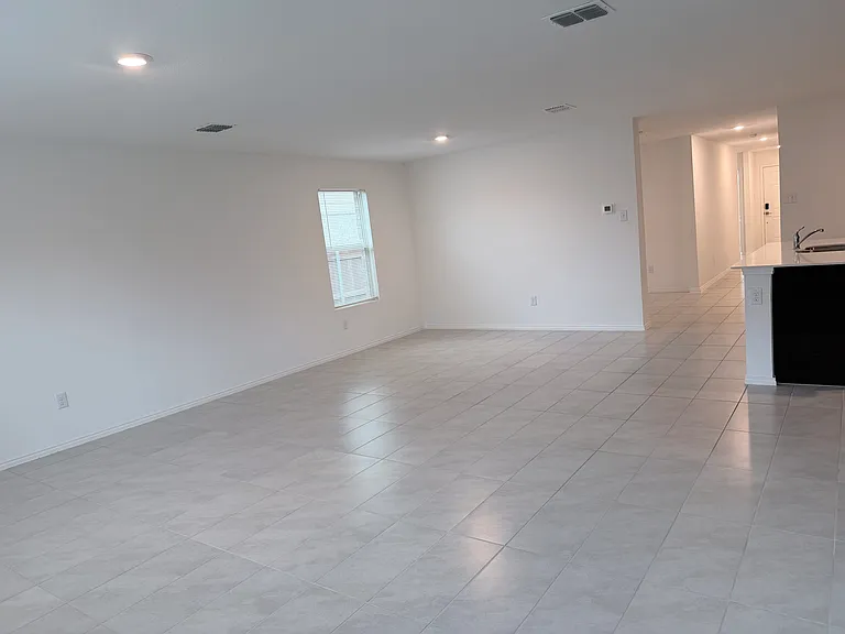 14045 Ilderton St — Photo 5