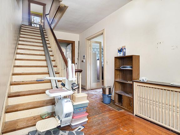 4th image of 2978 Wardall Ave