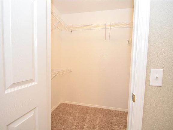3rd image of 815 Tunbridge Dr