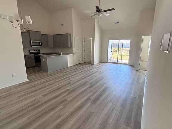 4th image of 332 Acorn St