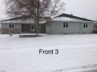1129 Twin Oaks Dr, Madison, SD 57042