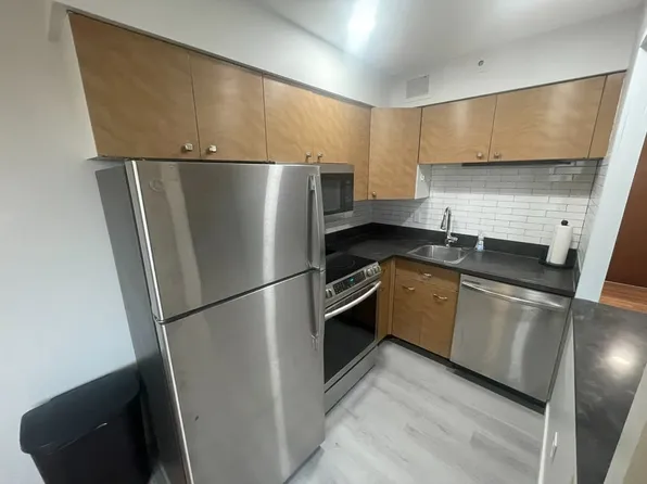 12520 Edgewater Dr APT 802, Lakewood, OH 44107