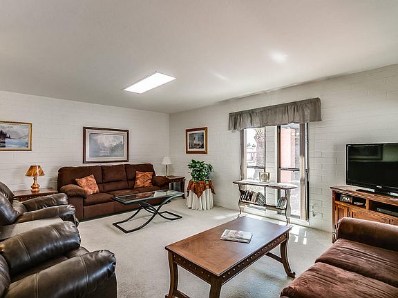 3rd image of 340 W Calle De Las Flores