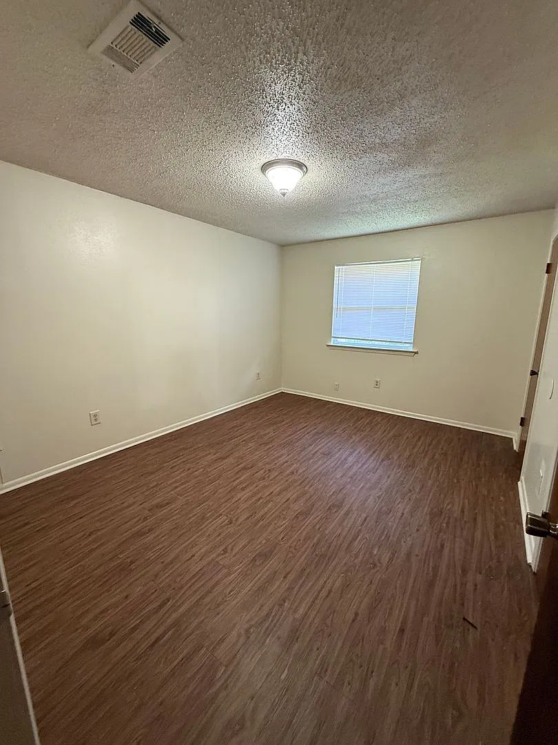 G 1408 Jade Ave — Photo 2