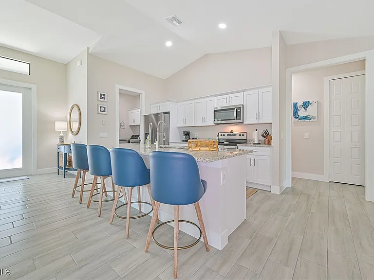 1137 SW 29th Ter — Photo 13