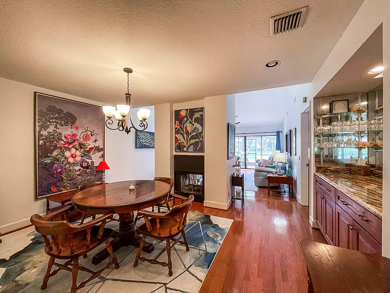 56 Edinburgh Dr — Photo 5