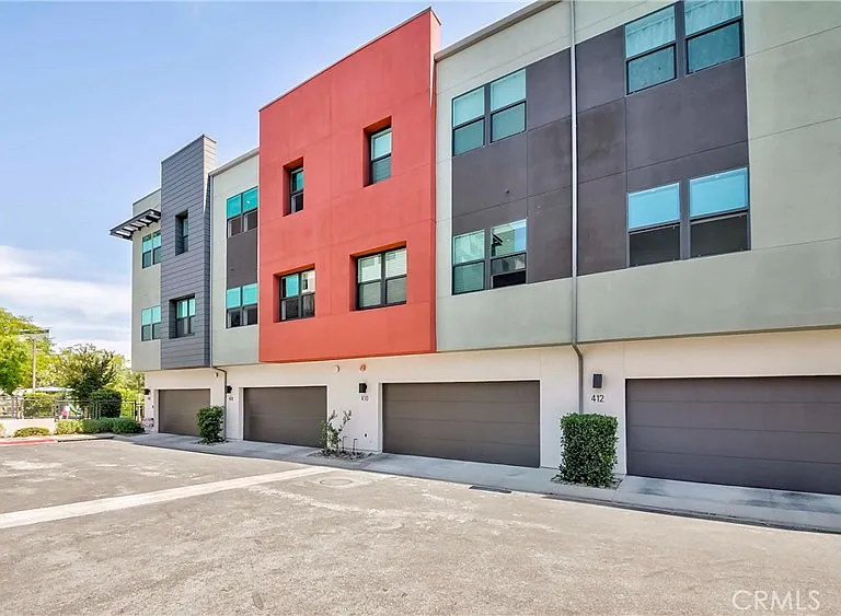 408 Hudson St — Photo 4