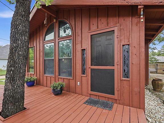 3rd image of 111 Oak Tree Ln