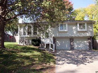 2104 Glenwood Ave, Papillion, NE 68046