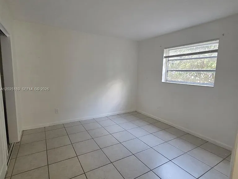 2121 NE 168th St #6 — Photo 8