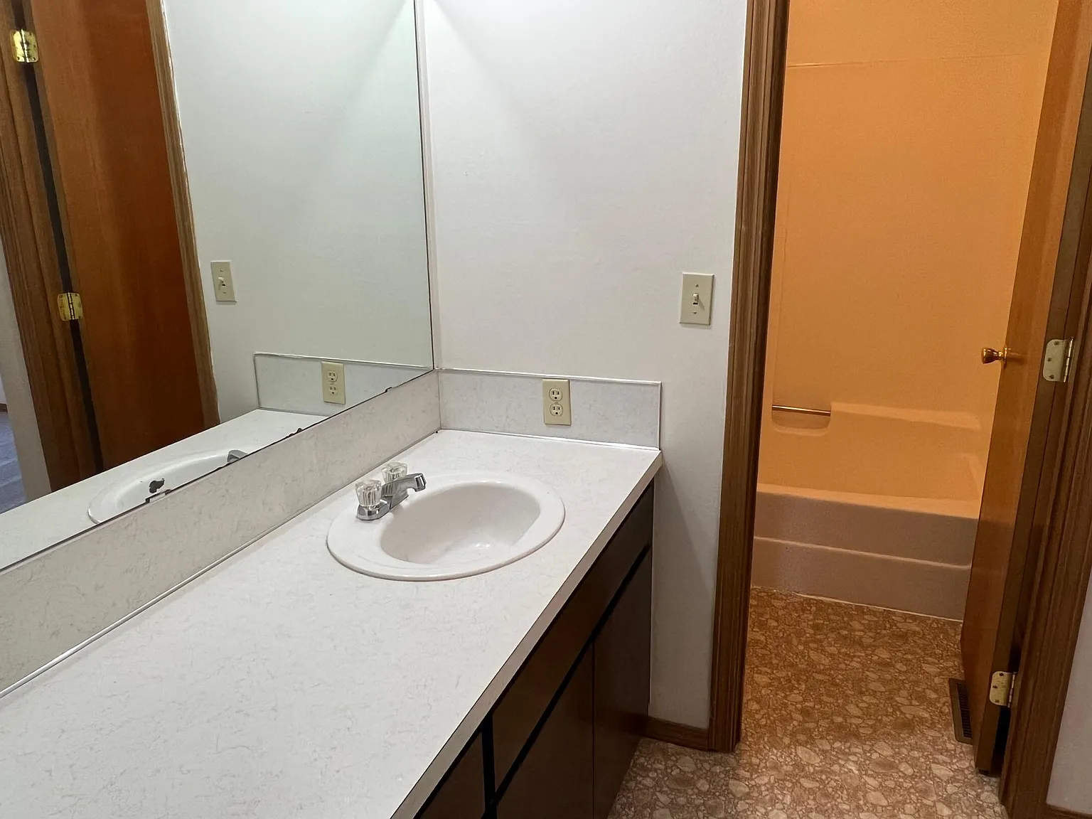 3 bed, 1164 sqft, $2,200 — Photo 3