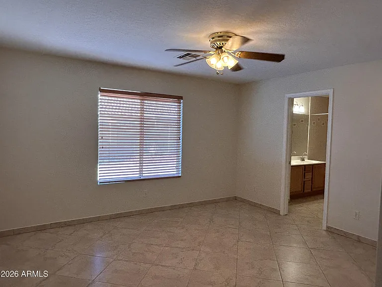 2346 E Devon Ct — Photo 7