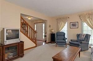 4th image of 33 Breezewood Dr