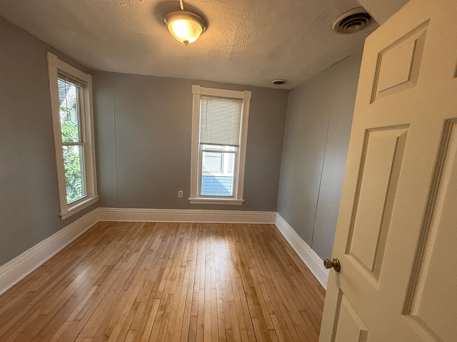 3 bed, 1115 sqft, $2,200 — Photo 4